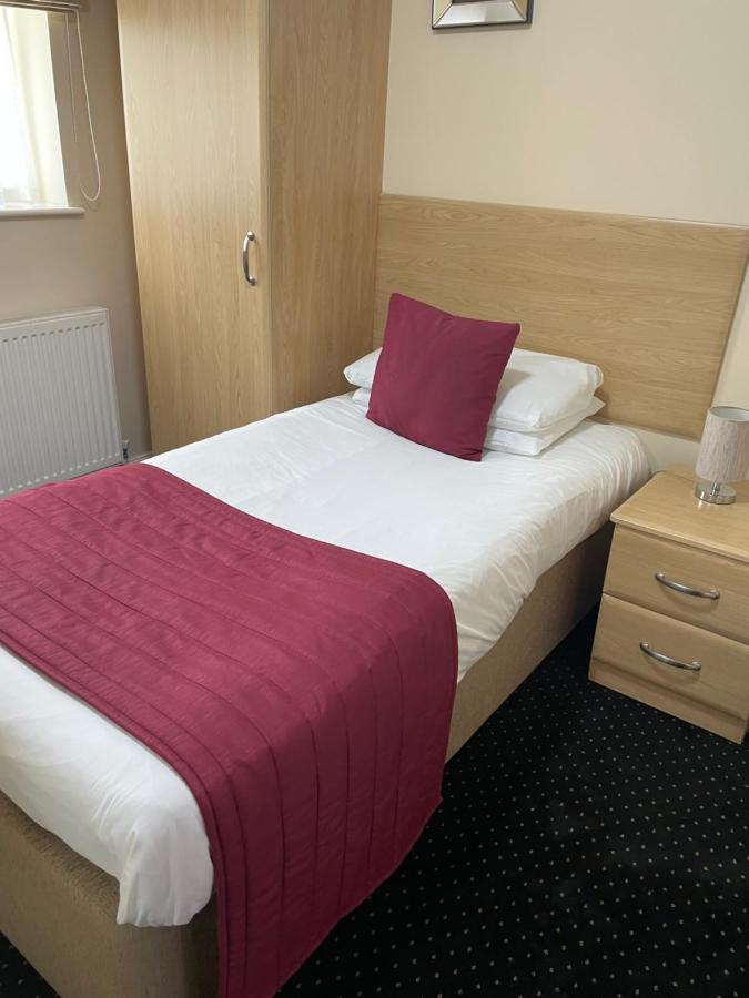 Kings Croft Hotel Понтефракт Экстерьер фото
