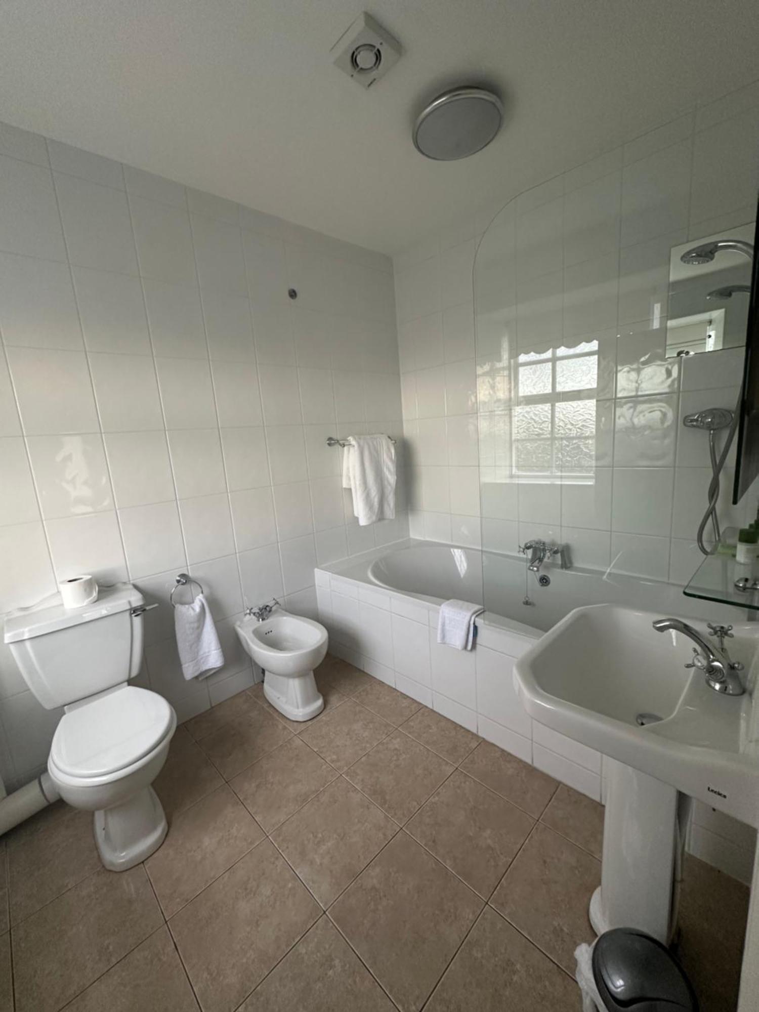 Kings Croft Hotel Понтефракт Экстерьер фото