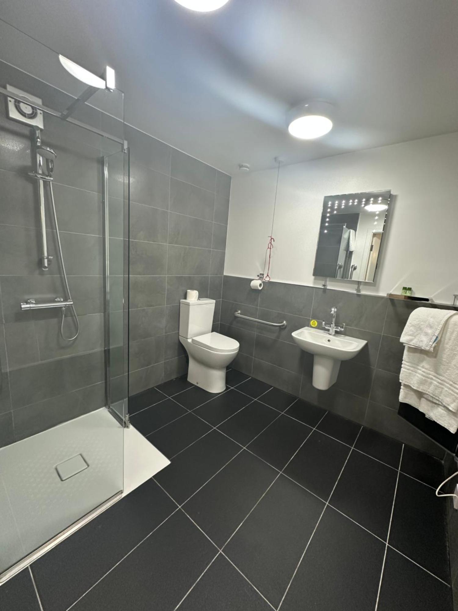 Kings Croft Hotel Понтефракт Экстерьер фото