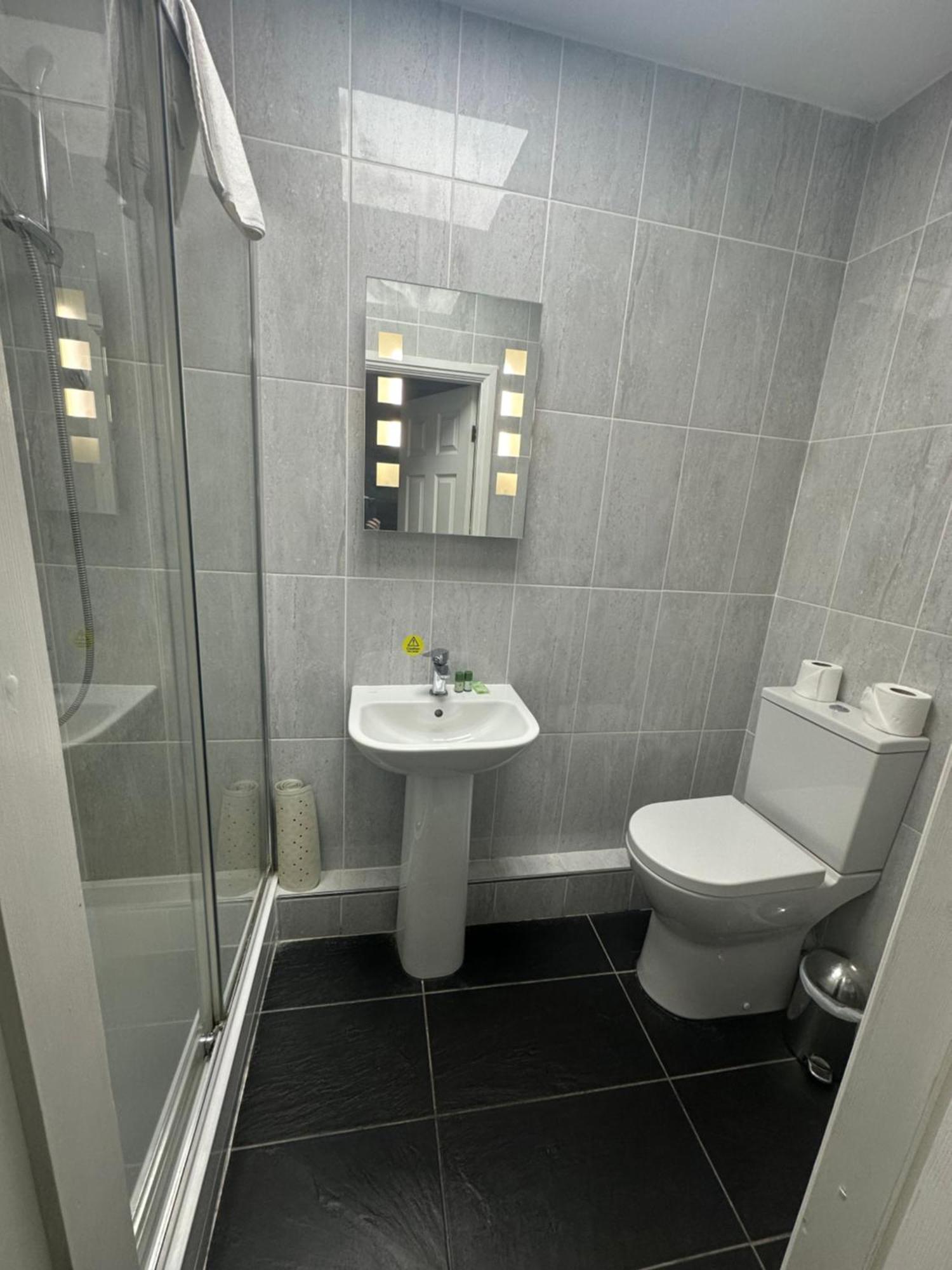 Kings Croft Hotel Понтефракт Экстерьер фото