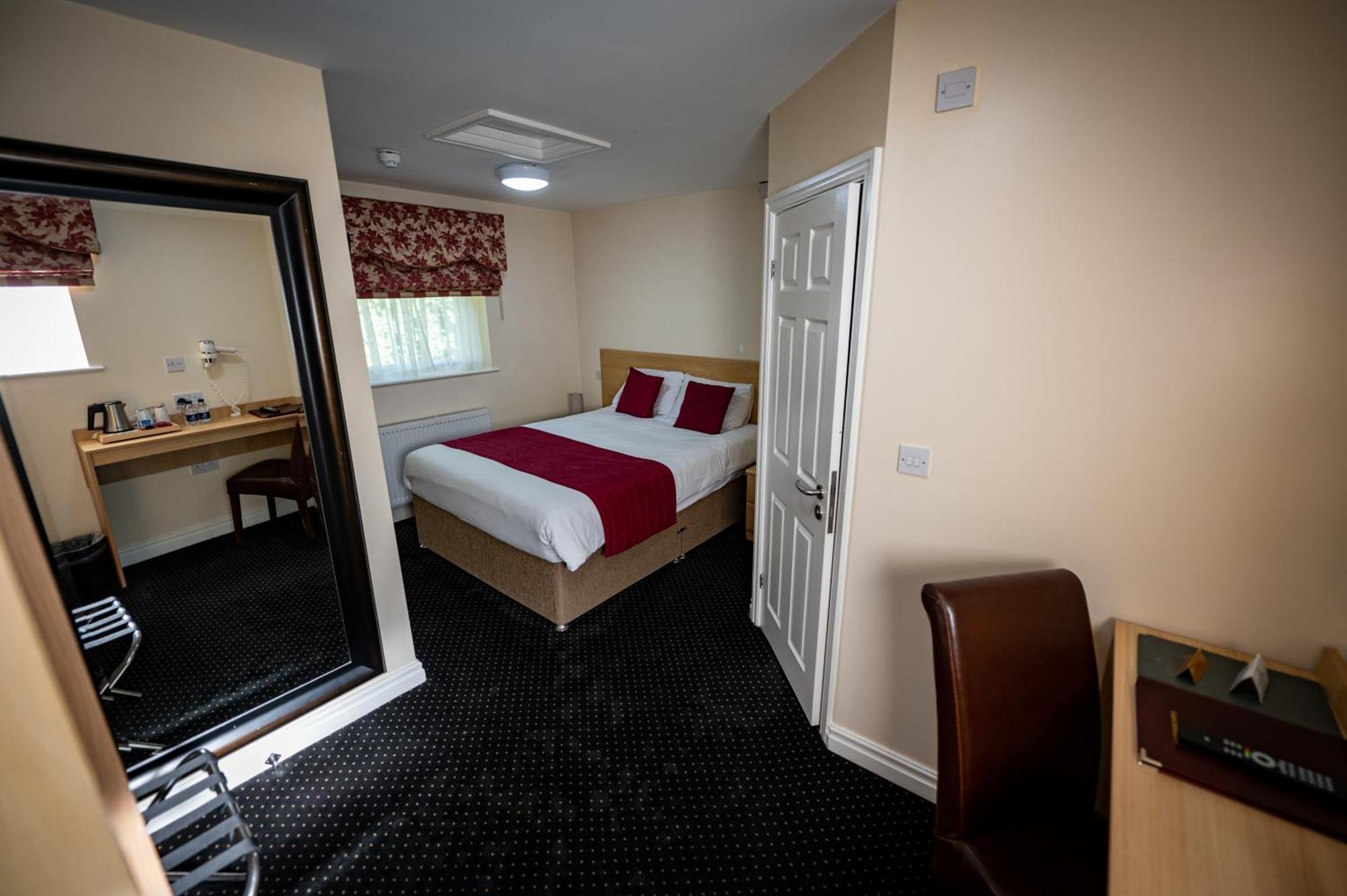 Kings Croft Hotel Понтефракт Экстерьер фото