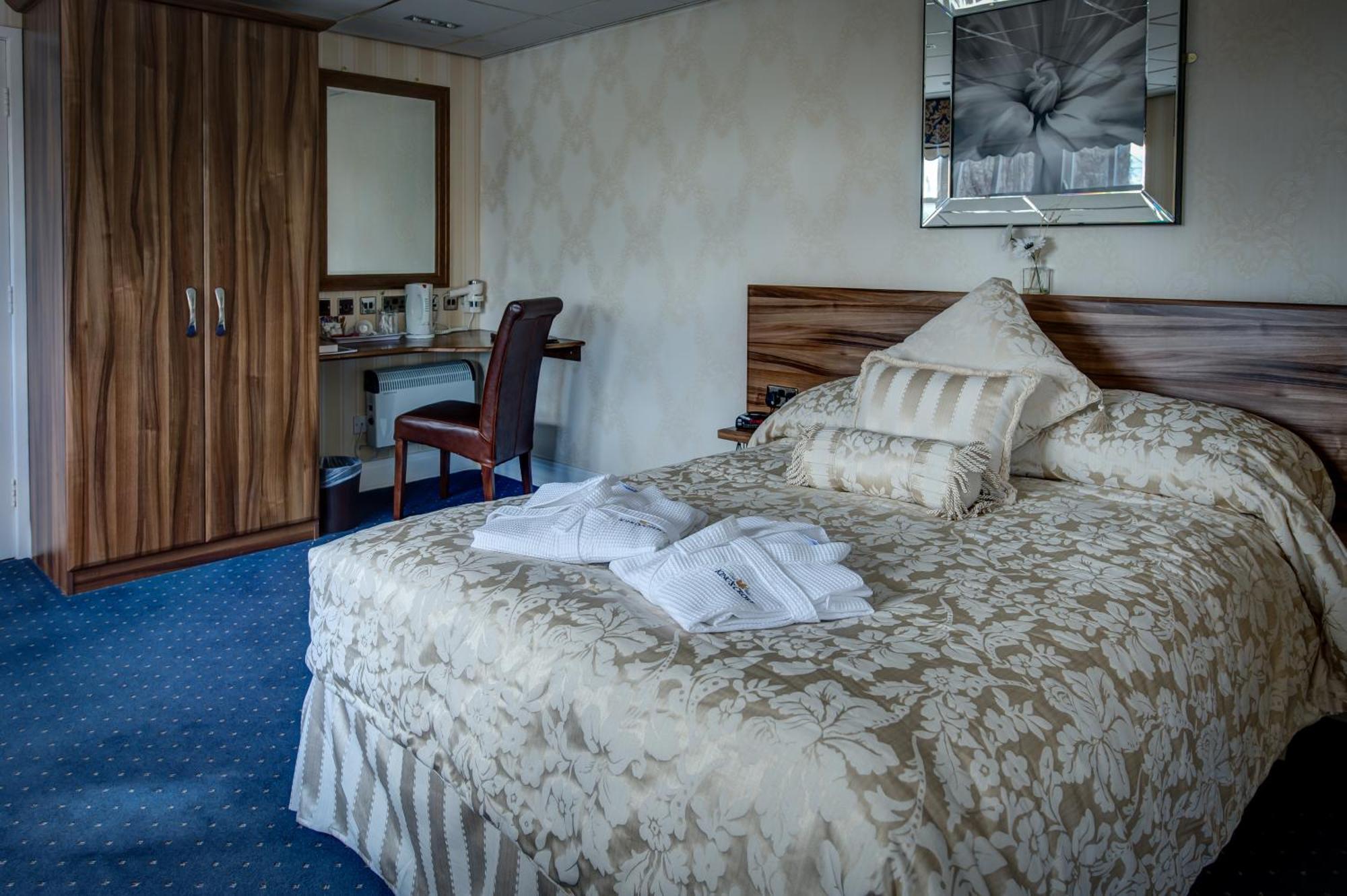 Kings Croft Hotel Понтефракт Экстерьер фото